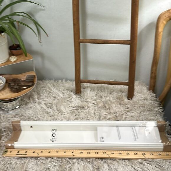 Ikea Virserum 21 5/8" White/Cream
Shelf Picture Ledge 902.712.33 - Picture 11 of 13